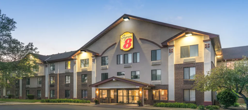 Super 8 by Wyndham, Bloomington Airport